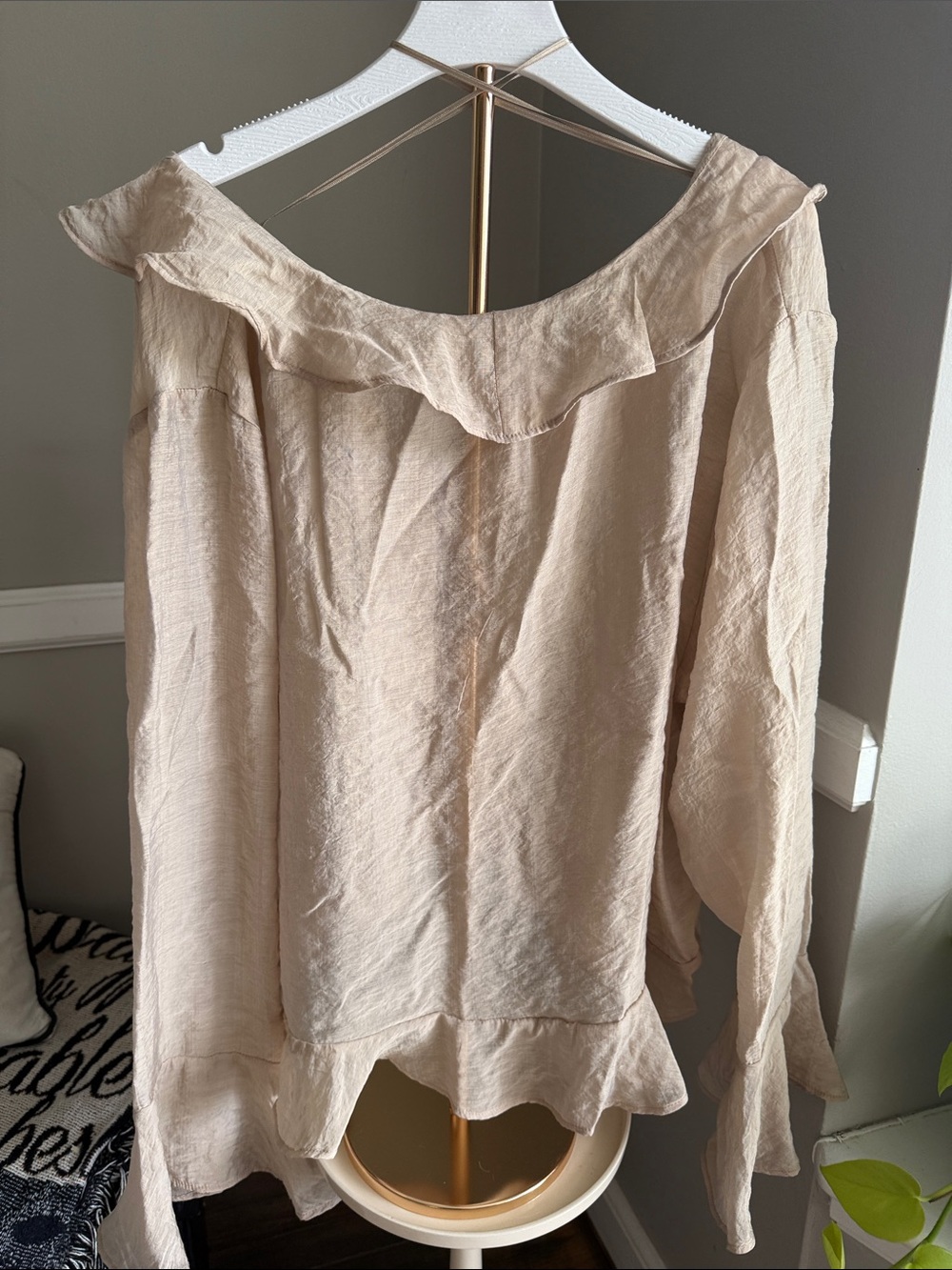 Old Navy Beige Ruffle Tie-Front Blouse - Picture 7 of 8